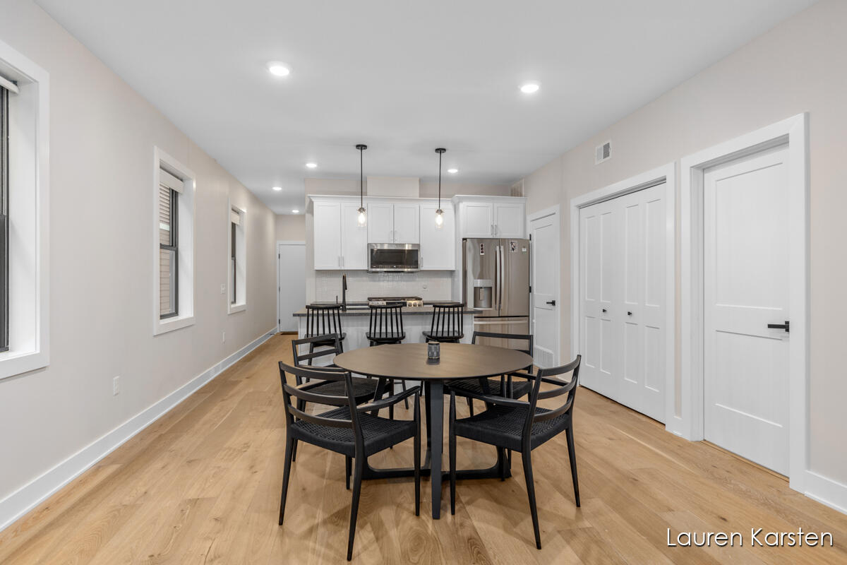 633 Fairview Avenue NE, 2