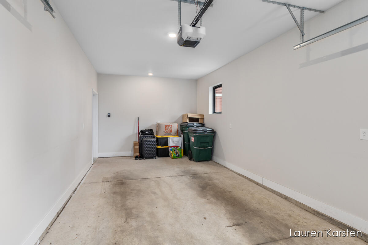 633 Fairview Avenue NE, 2