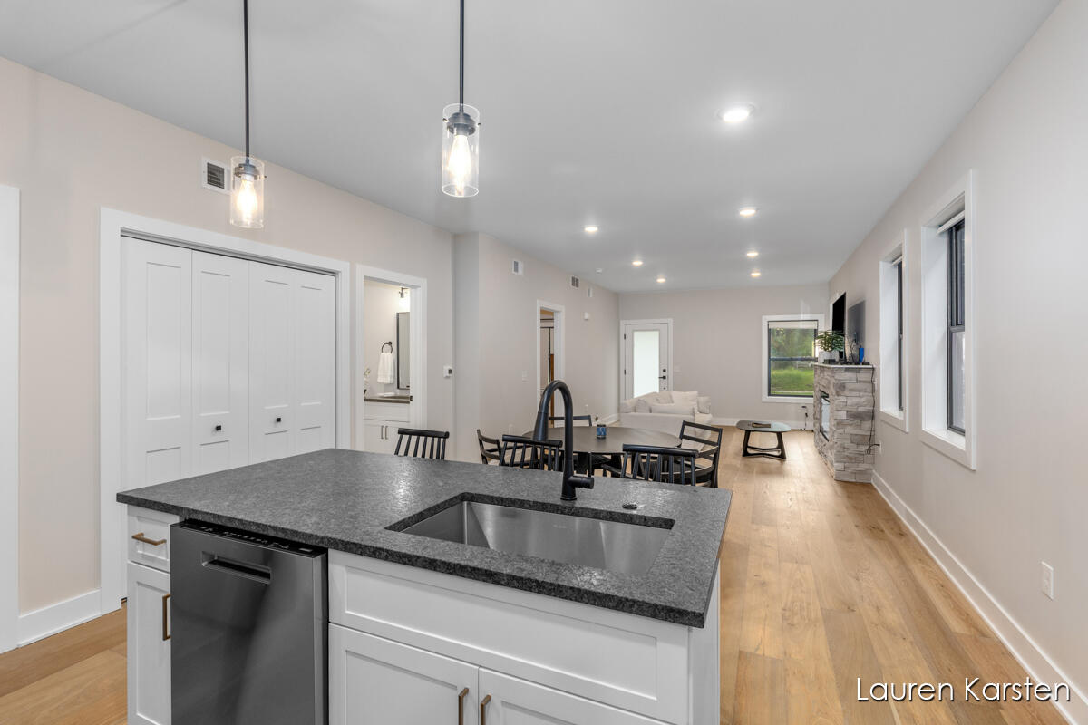 633 Fairview Avenue NE, 2