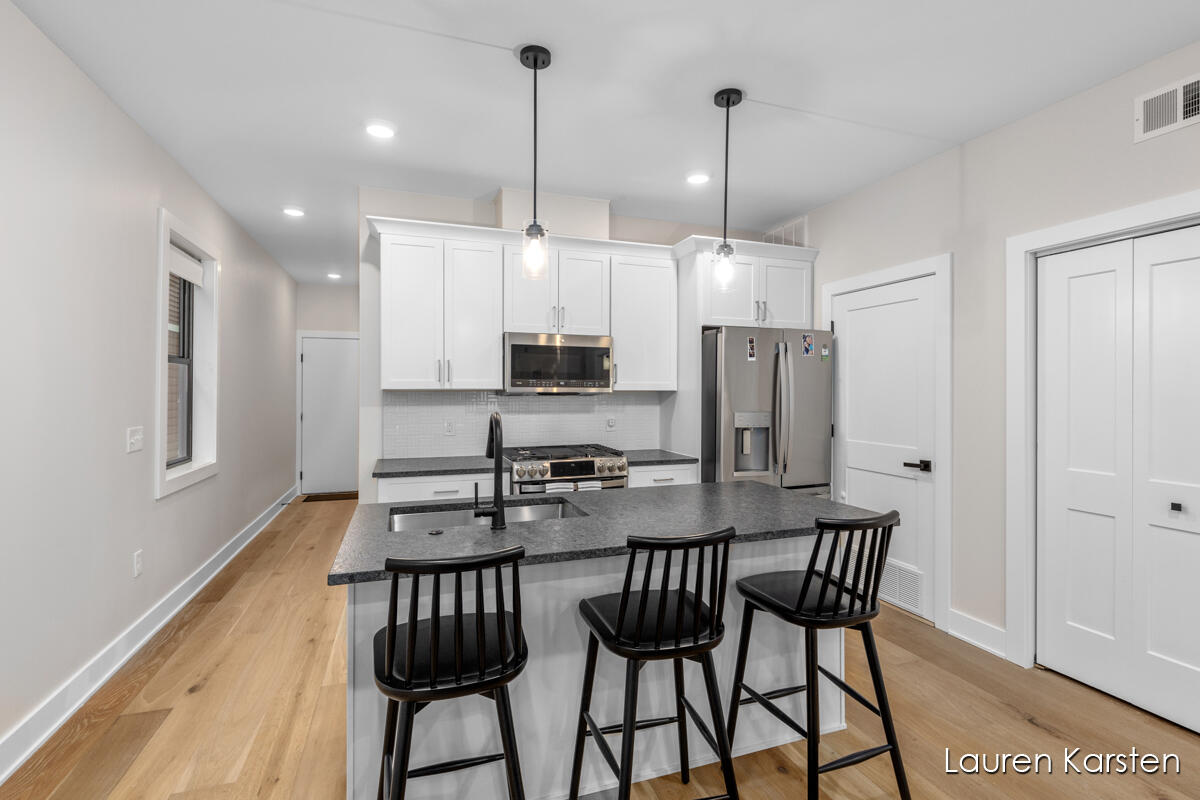 633 Fairview Avenue NE, 2