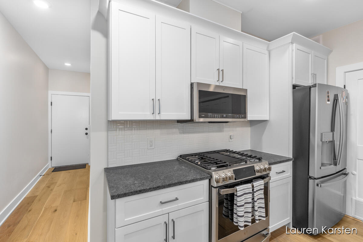 633 Fairview Avenue NE, 2