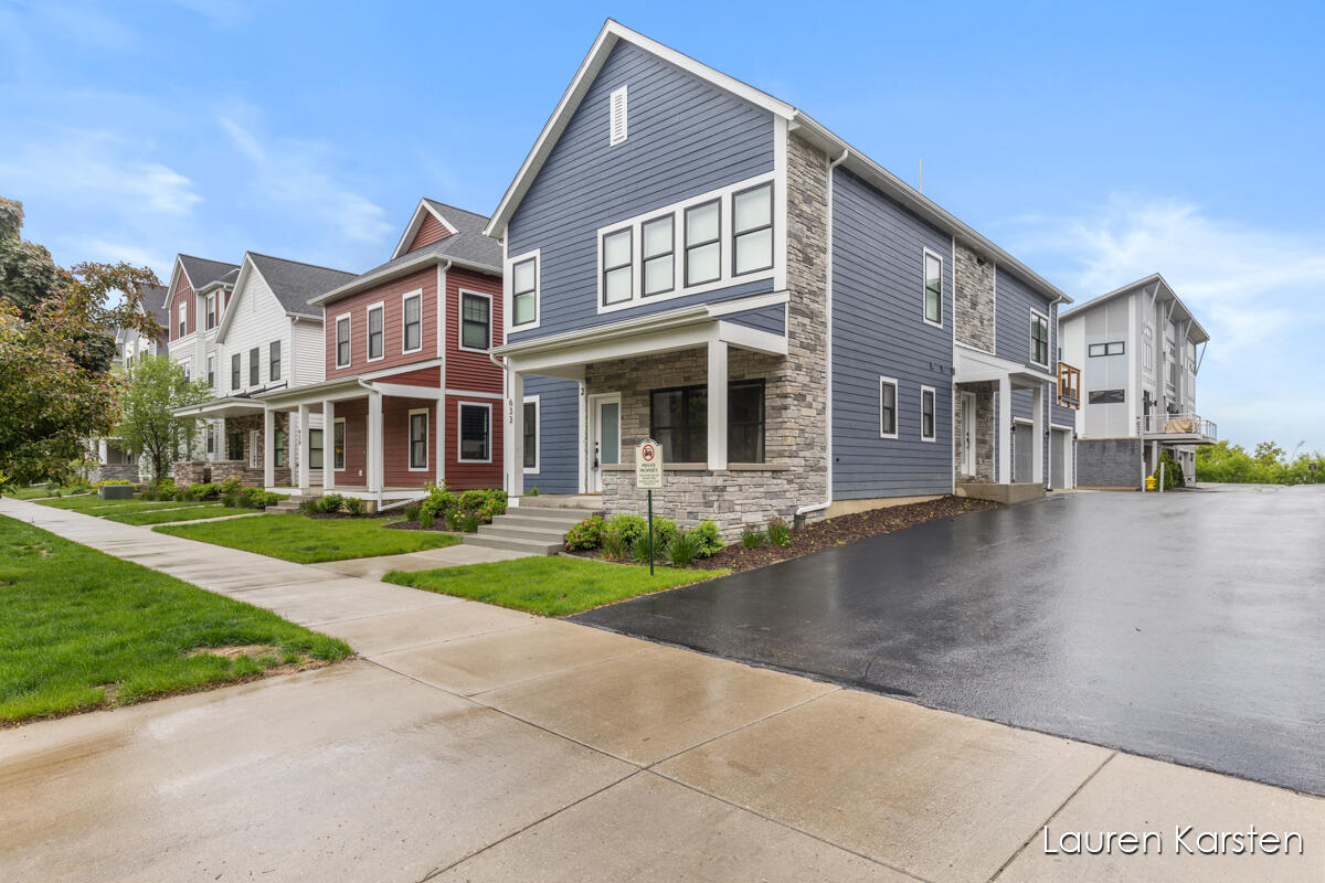 633 Fairview Avenue NE, 2