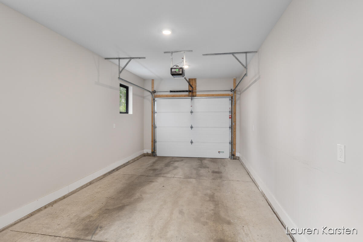633 Fairview Avenue NE, 2
