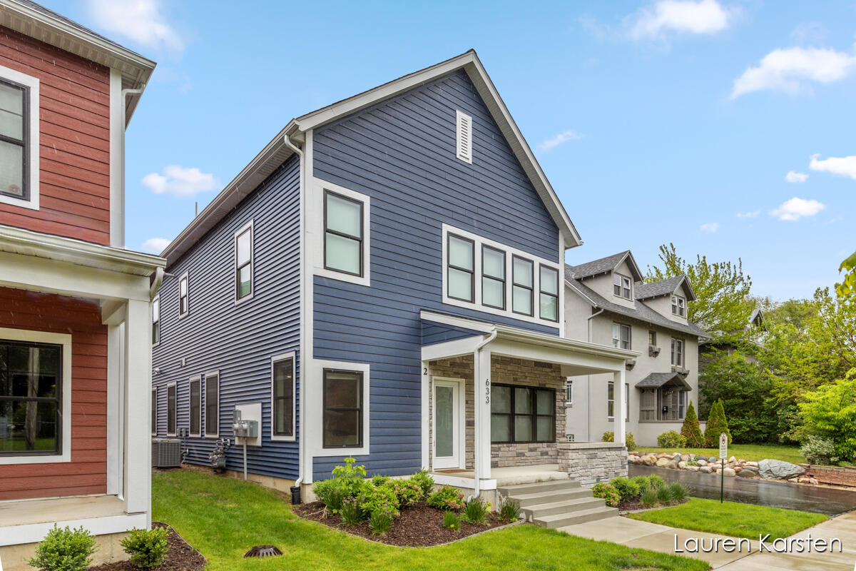 633 Fairview Avenue NE, 2