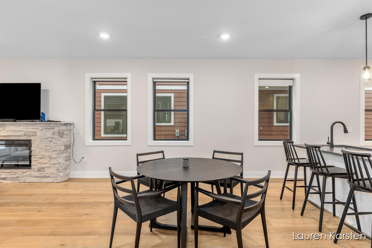 633 Fairview Avenue NE, 2