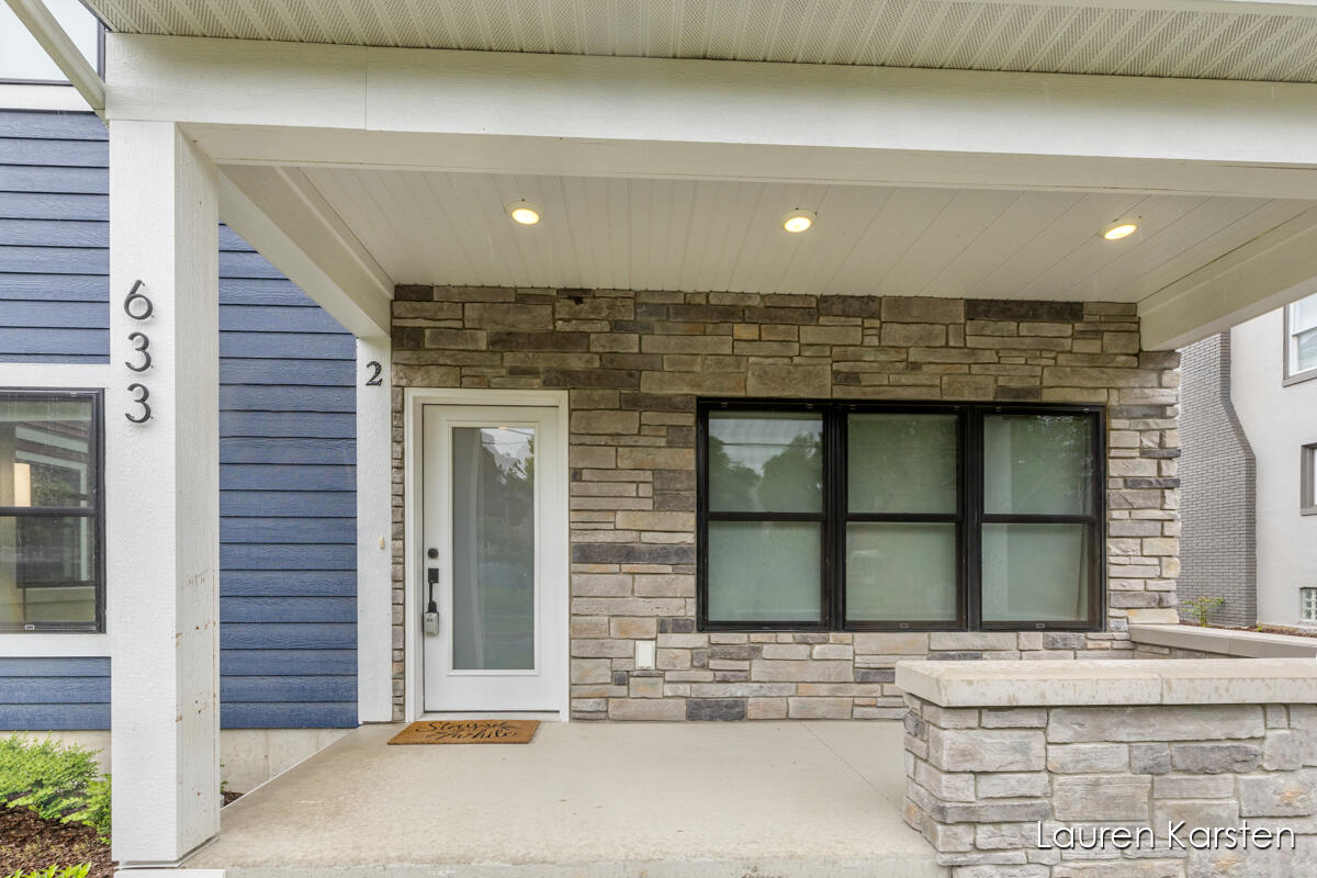 633 Fairview Avenue NE, 2