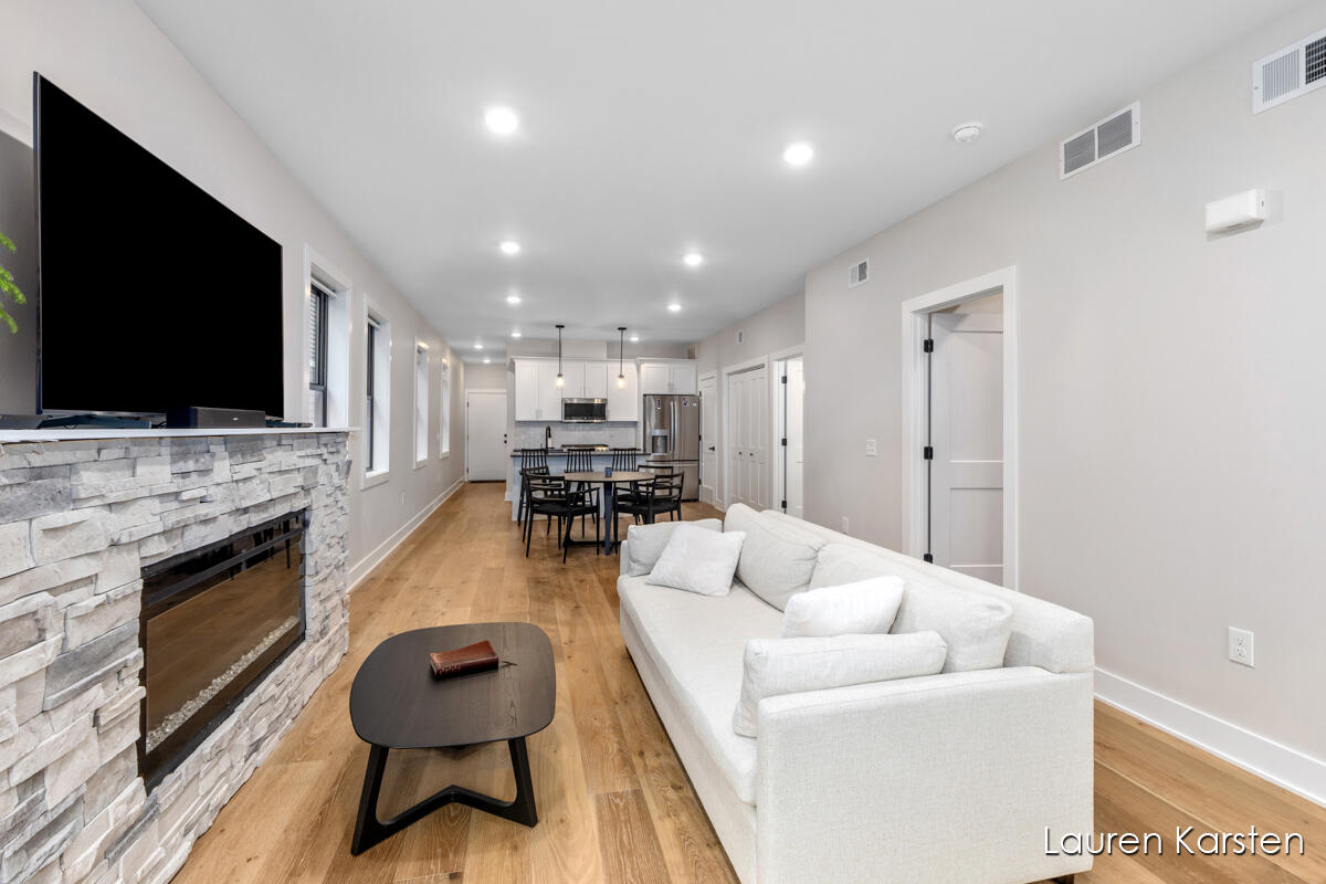 633 Fairview Avenue NE, 2
