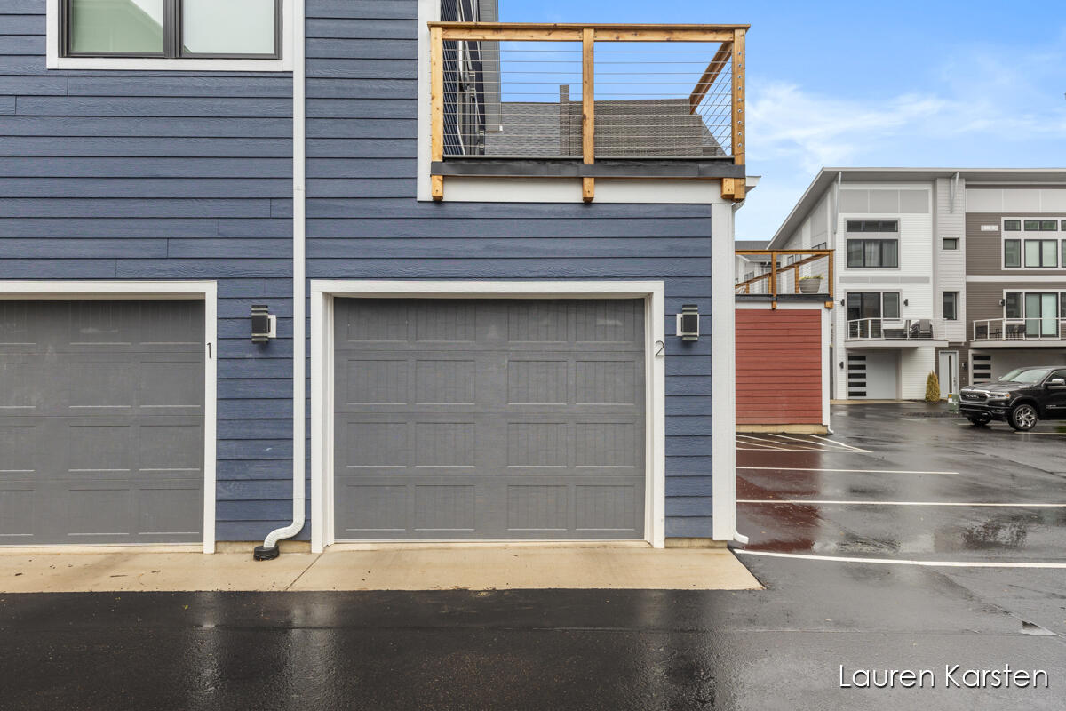 633 Fairview Avenue NE, 2