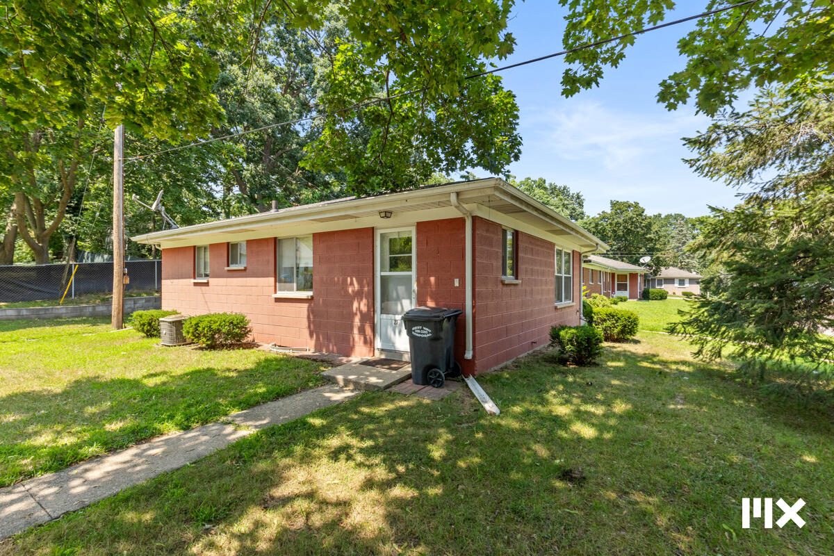 2826 S Burdick Street