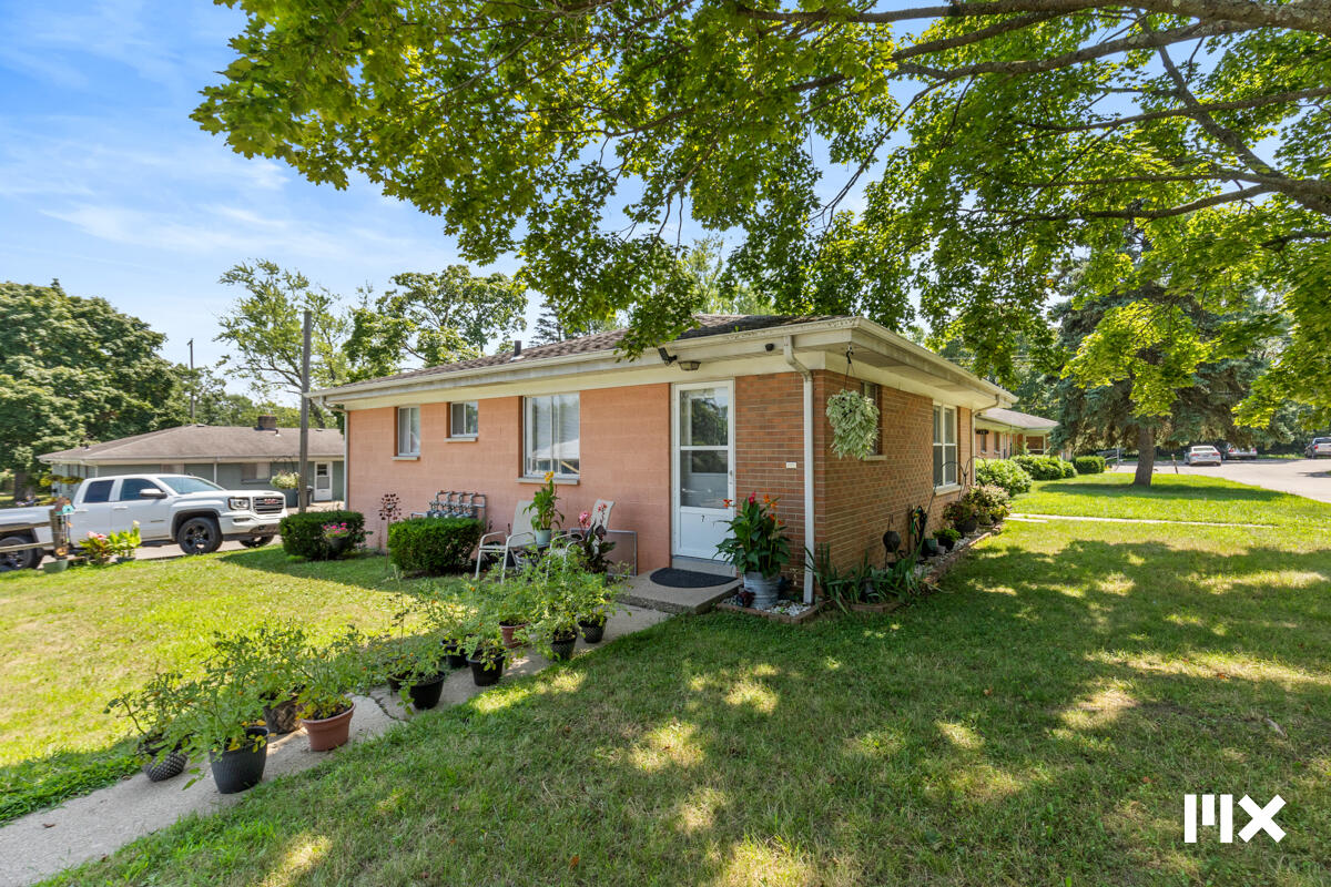 2826 S Burdick Street