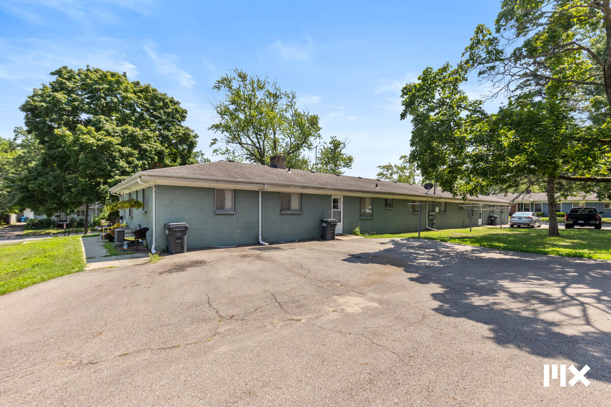 2826 S Burdick Street