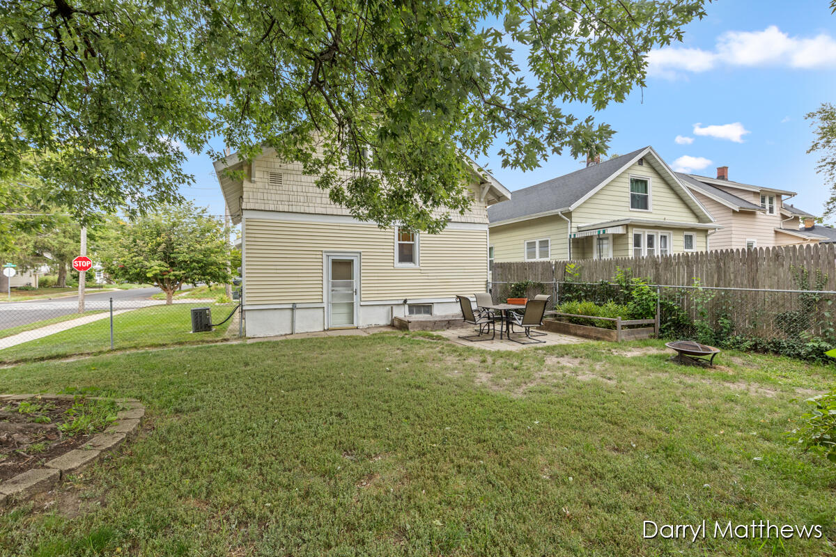 734 Graceland Street NE
