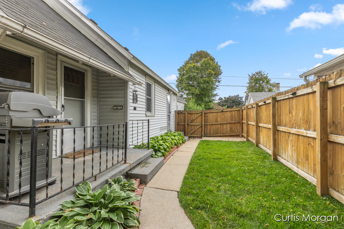 210 Mardell Place SW