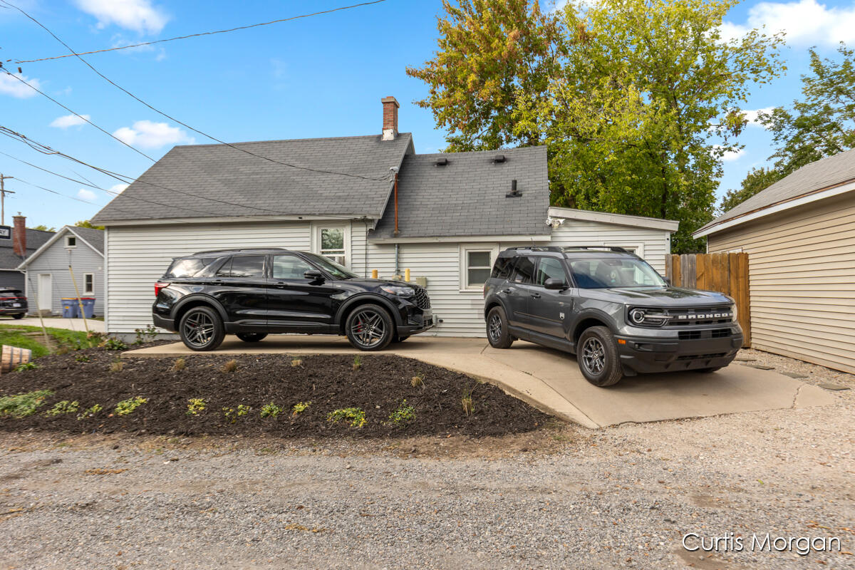 210 Mardell Place SW