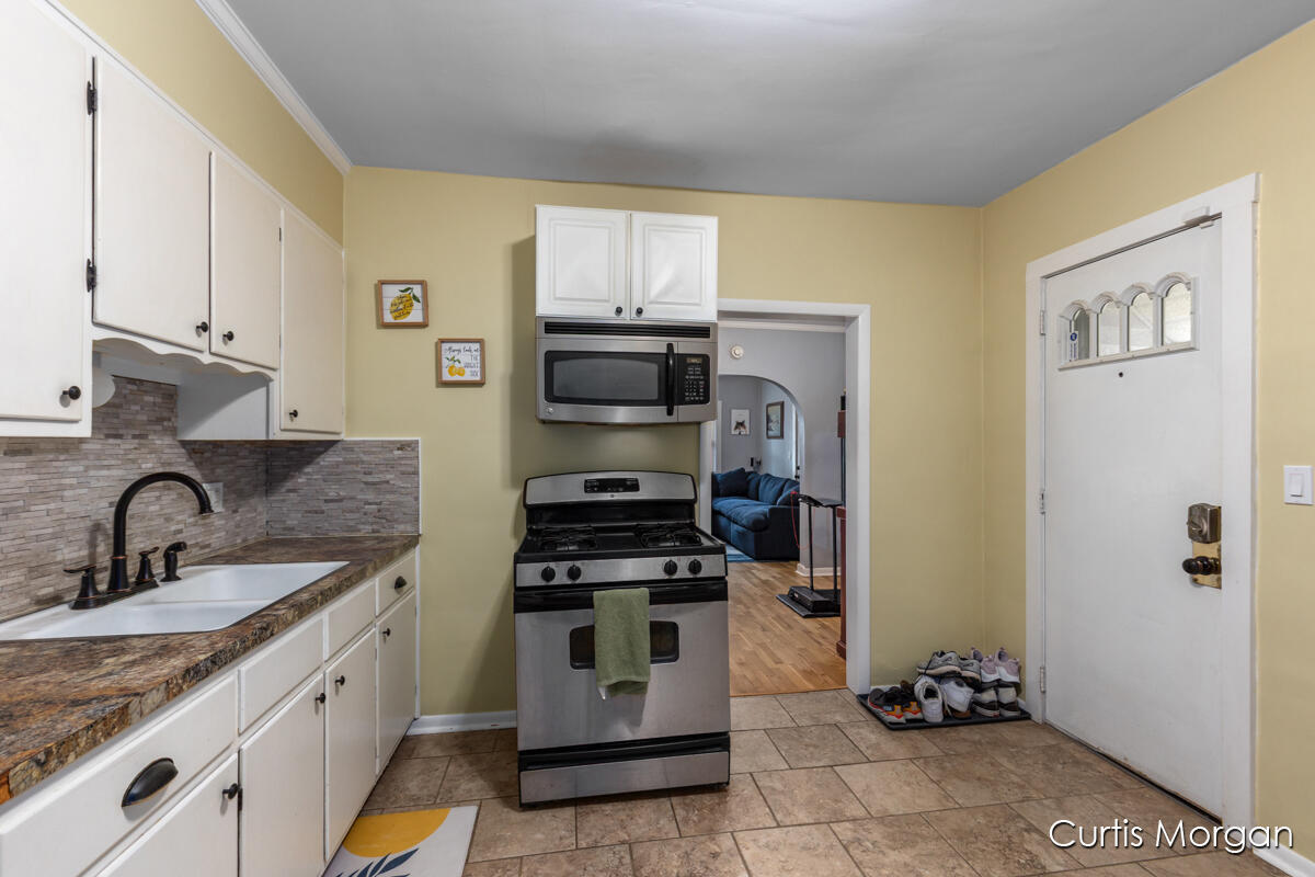 210 Mardell Place SW