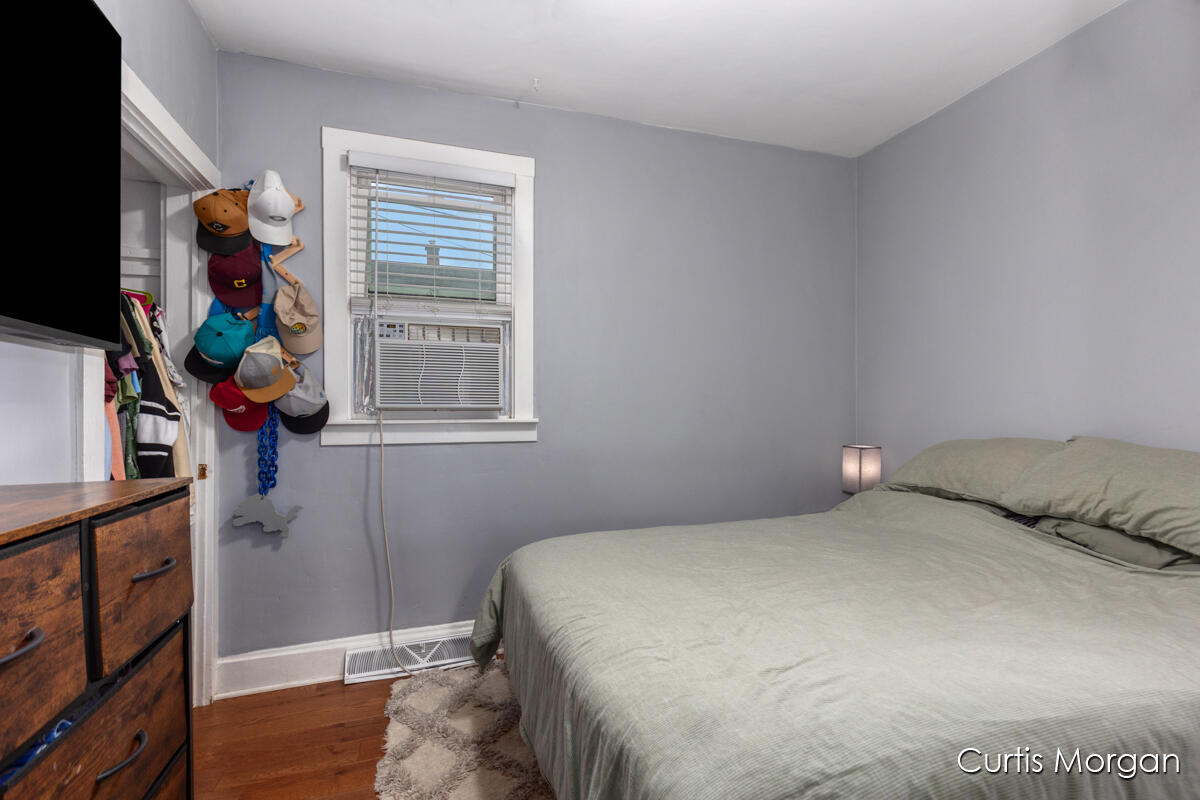 210 Mardell Place SW