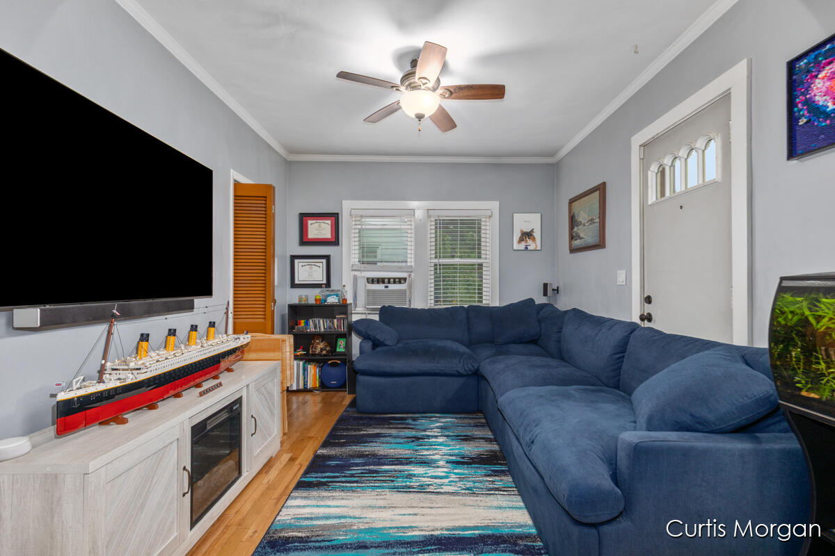 210 Mardell Place SW