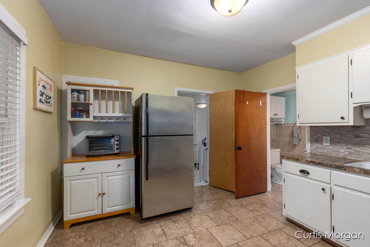 210 Mardell Place SW