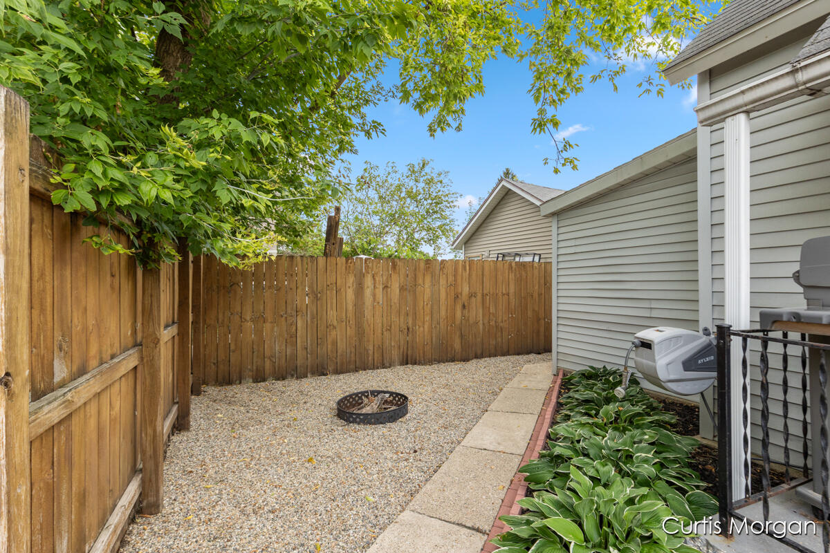 210 Mardell Place SW