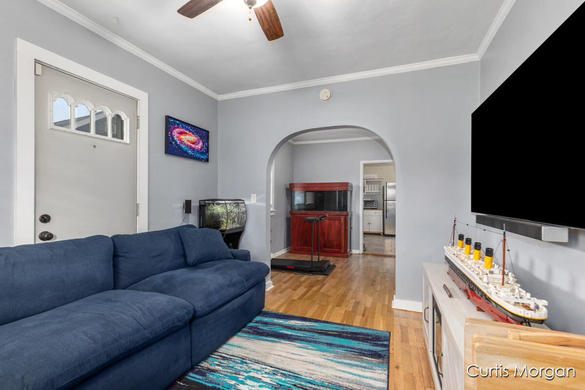 210 Mardell Place SW