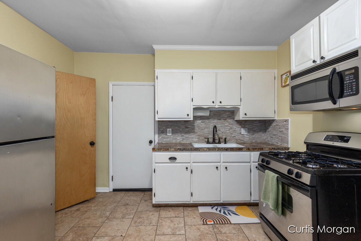 210 Mardell Place SW