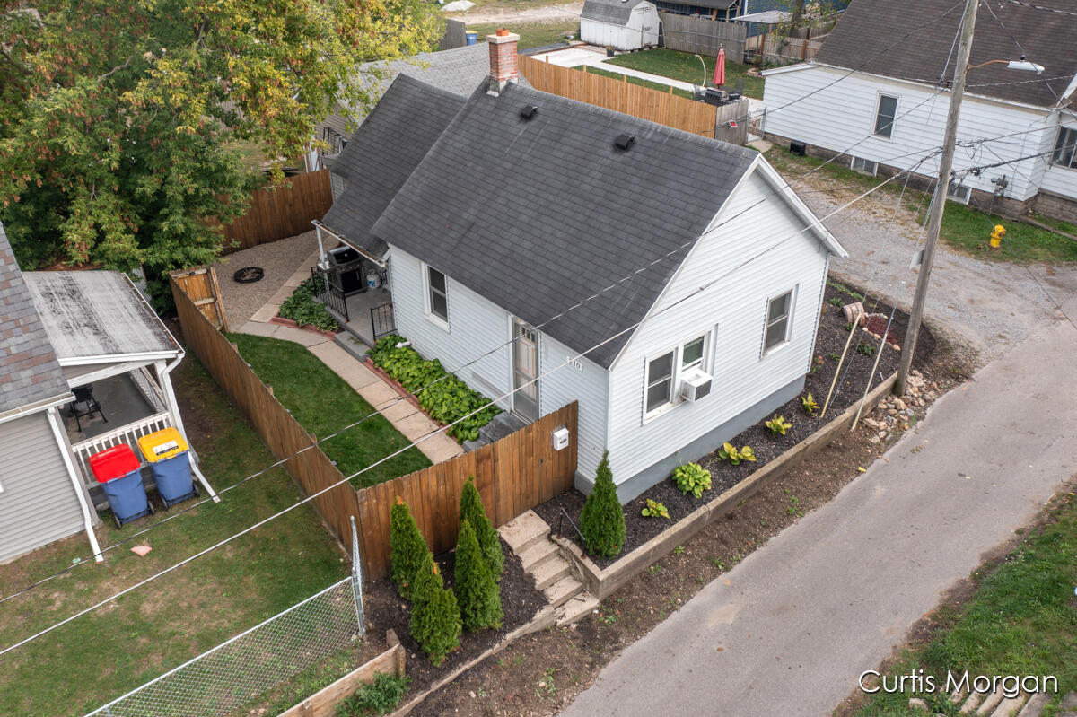 210 Mardell Place SW