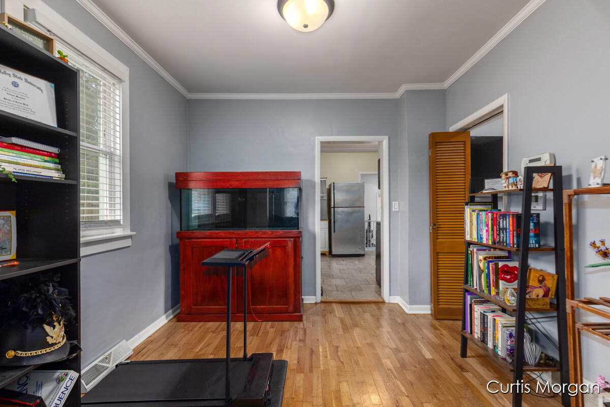 210 Mardell Place SW