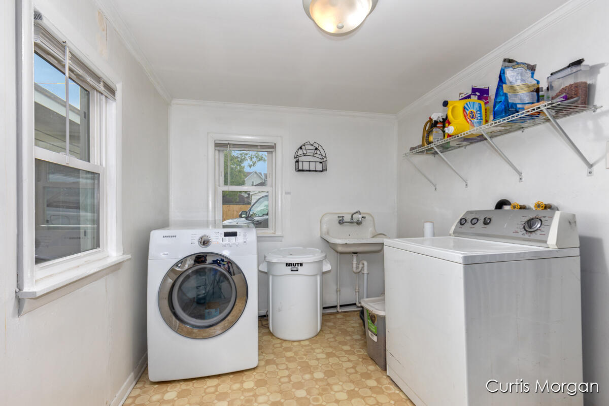 210 Mardell Place SW