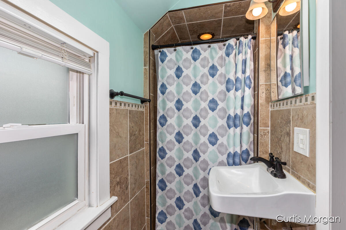 210 Mardell Place SW