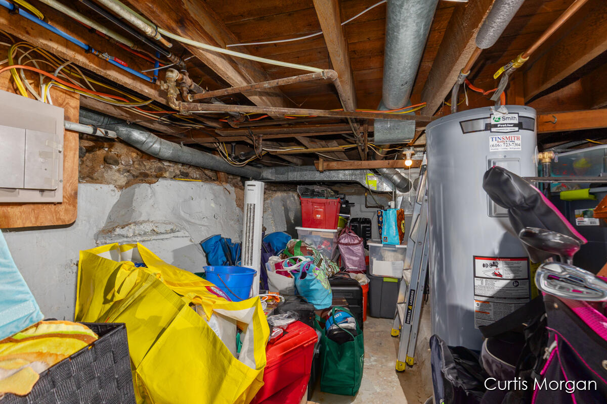 210 Mardell Place SW