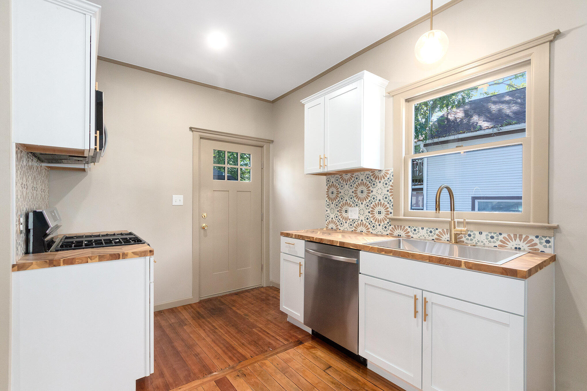 70 Grand Avenue NE