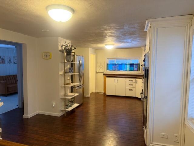 2053 W Parklane