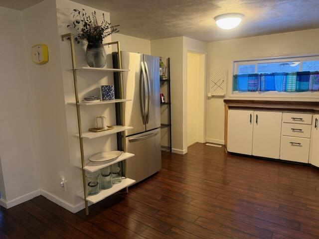 2053 W Parklane