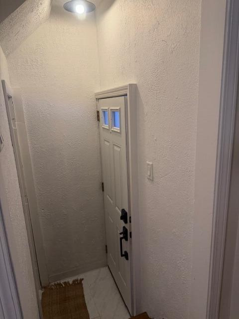 2053 W Parklane