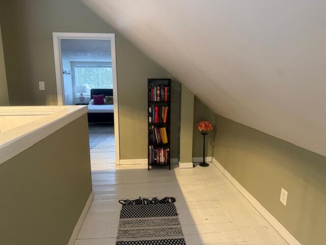 2053 W Parklane
