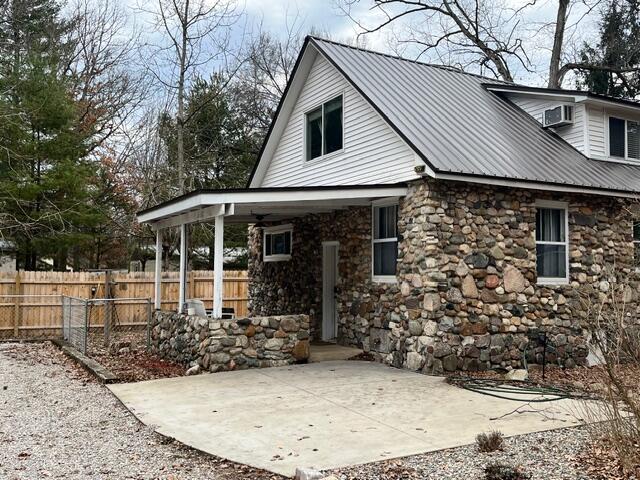 2053 W Parklane