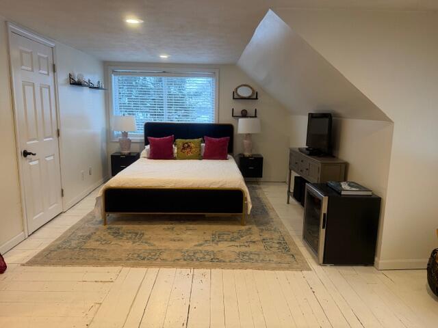2053 W Parklane