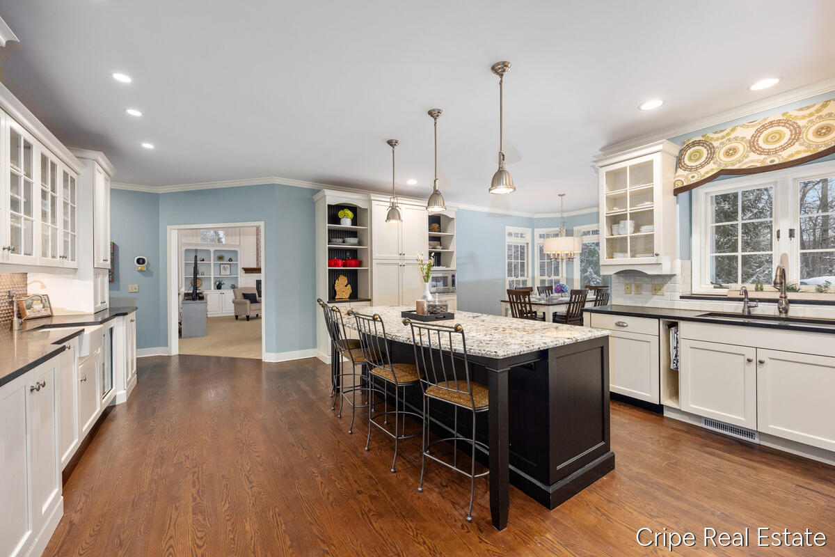 1620 Foothills Trail NE