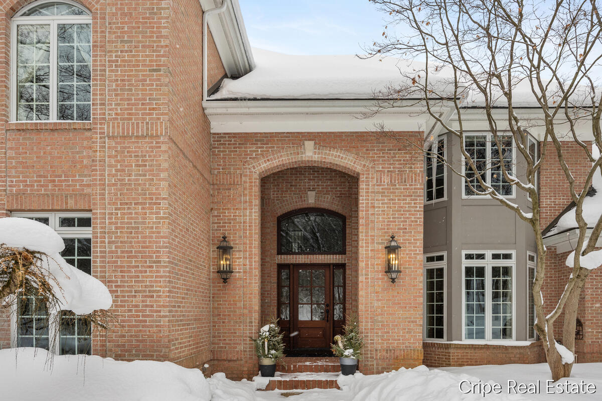 1620 Foothills Trail NE