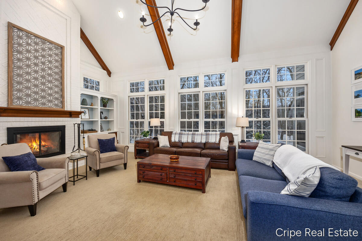 1620 Foothills Trail NE