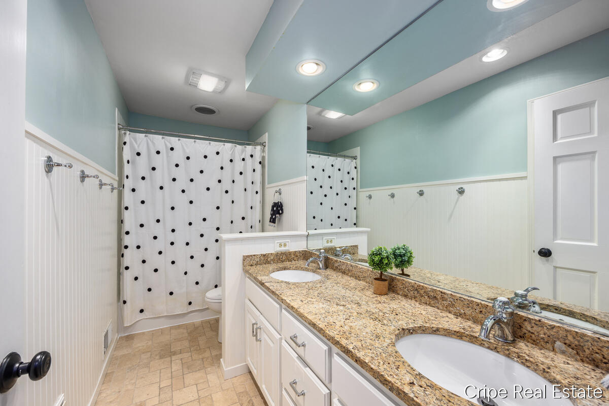 1620 Foothills Trail NE