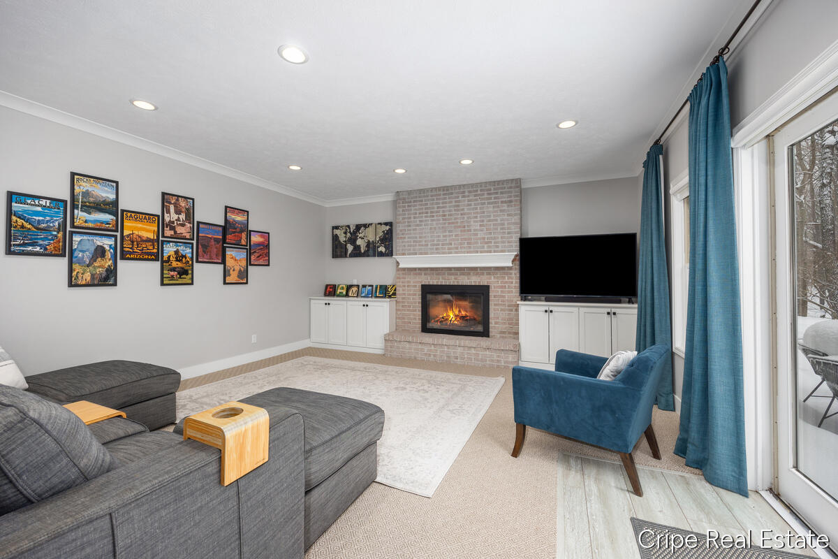 1620 Foothills Trail NE