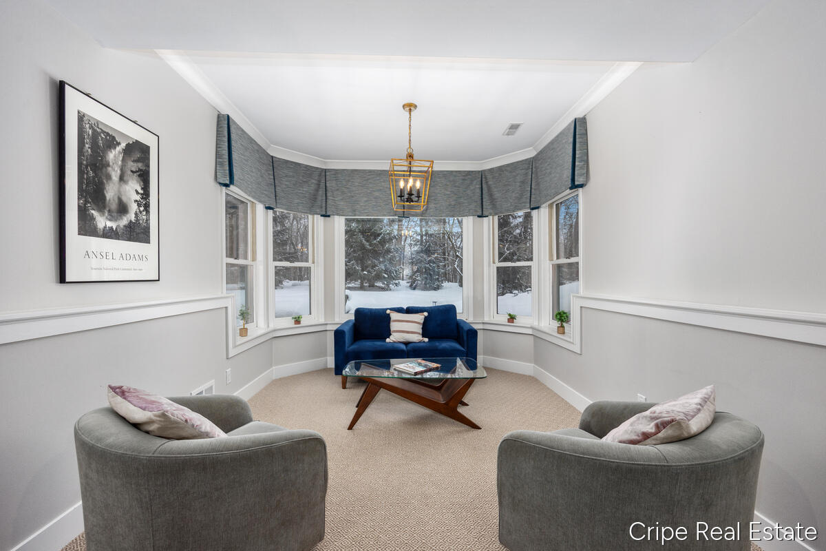 1620 Foothills Trail NE