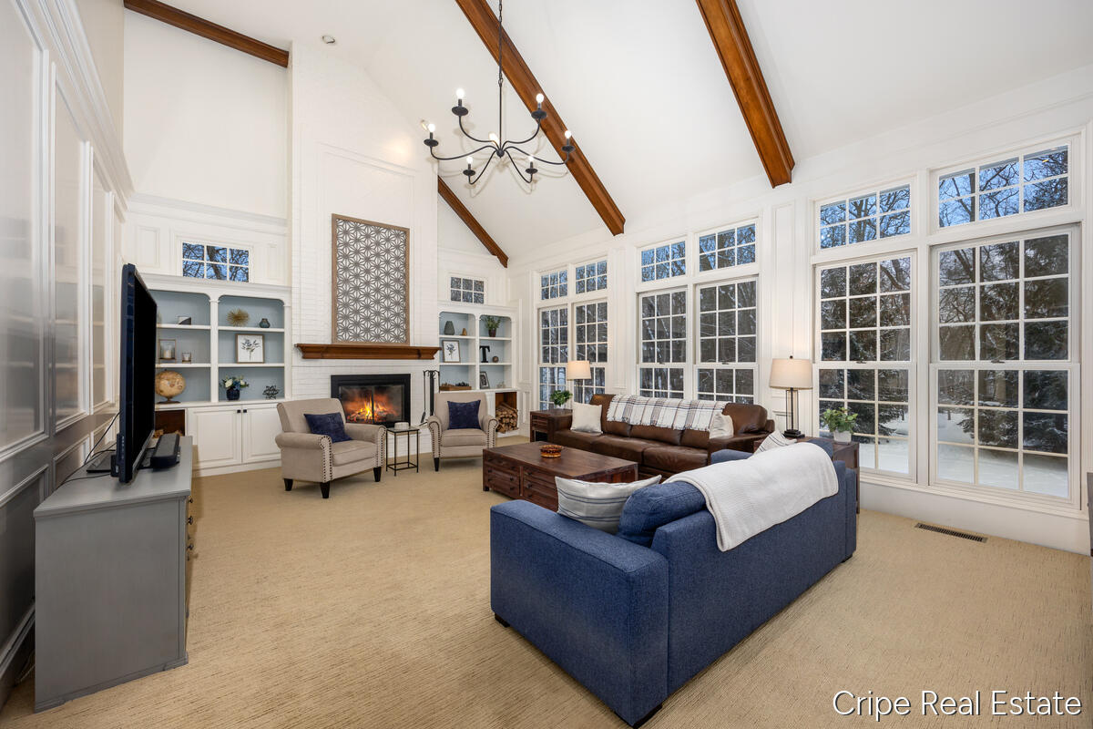 1620 Foothills Trail NE