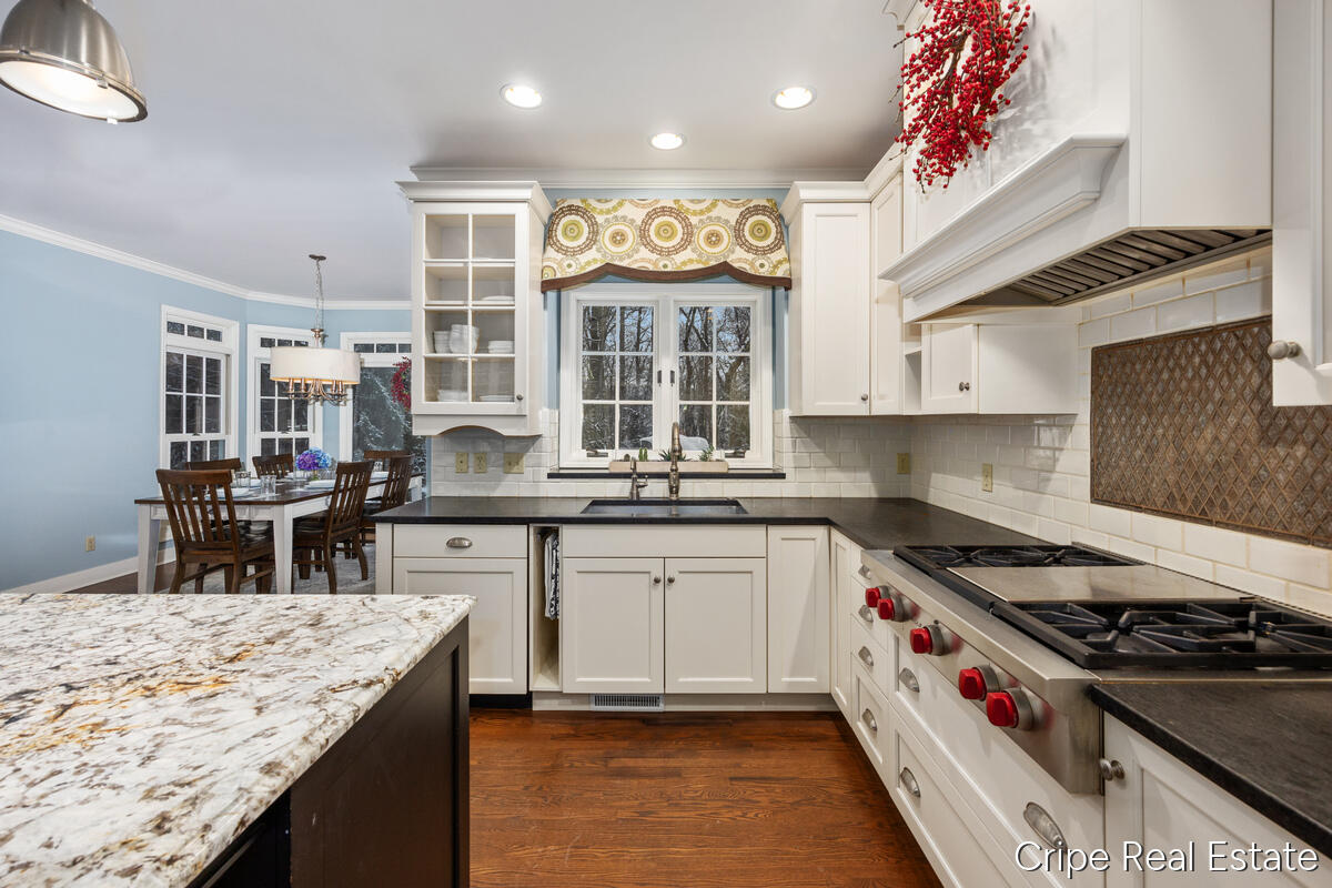 1620 Foothills Trail NE