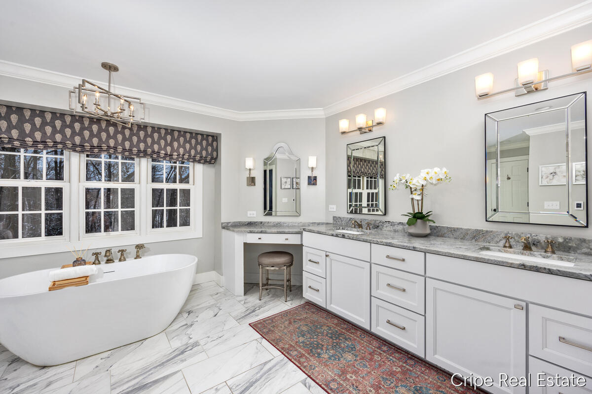 1620 Foothills Trail NE