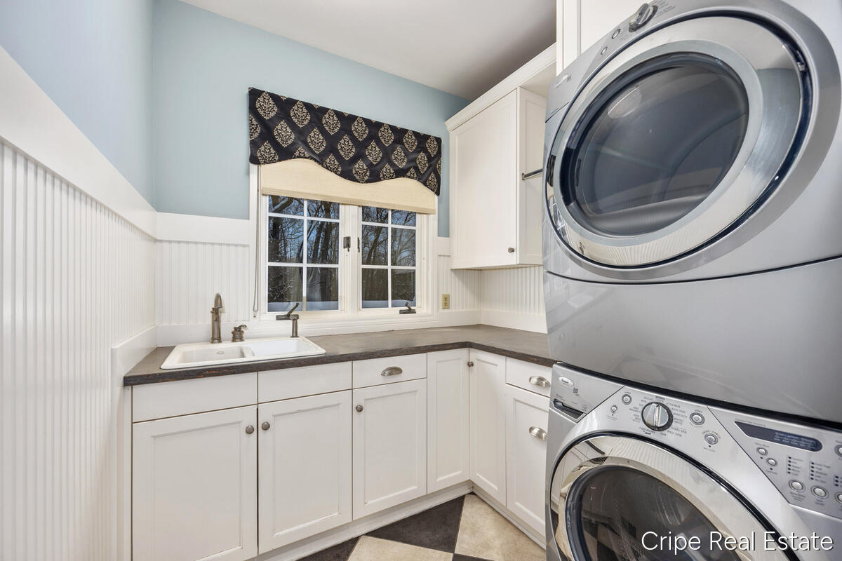 1620 Foothills Trail NE