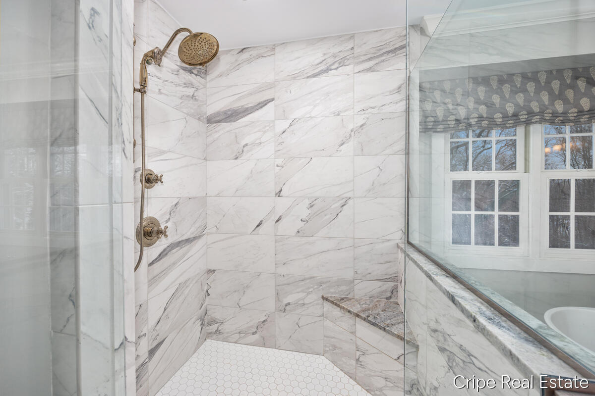 1620 Foothills Trail NE