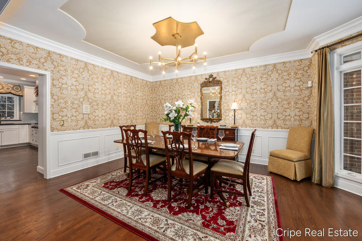 1620 Foothills Trail NE