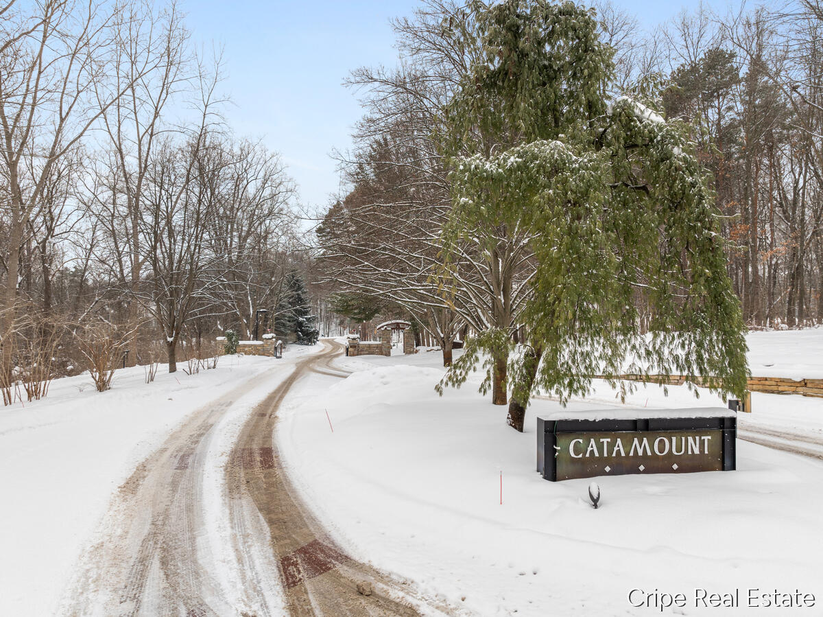 1620 Foothills Trail NE